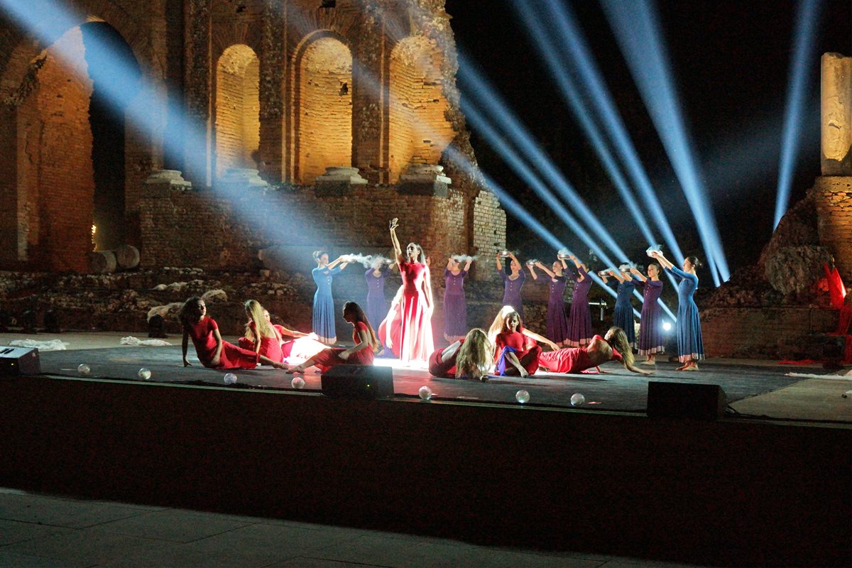 iGuzzini lights up history at the ancient theatre of Taormina