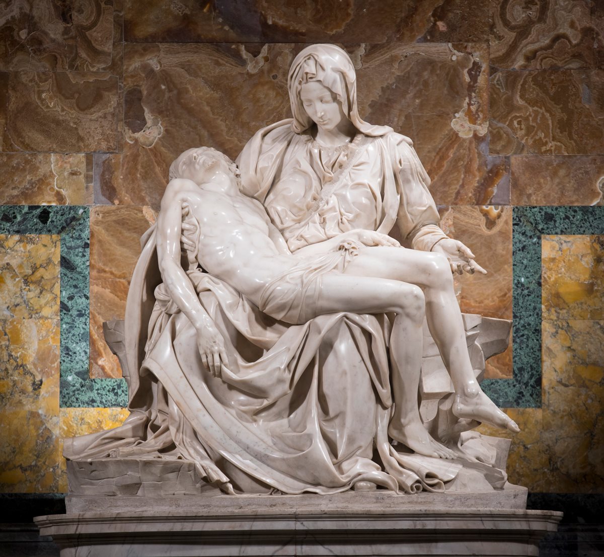 iGuzzini beleuchtet Die Pietà im Petersdom